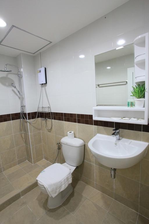 Living By Grace Apartment Si Sunthon Exterior photo